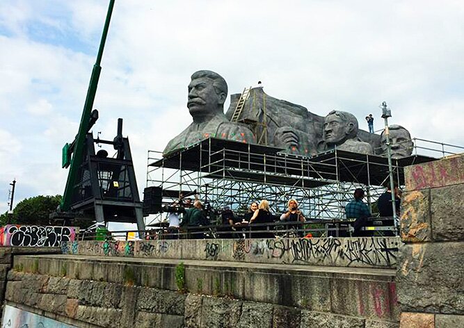 КПРФ хотела купить статую Сталина у Чехии