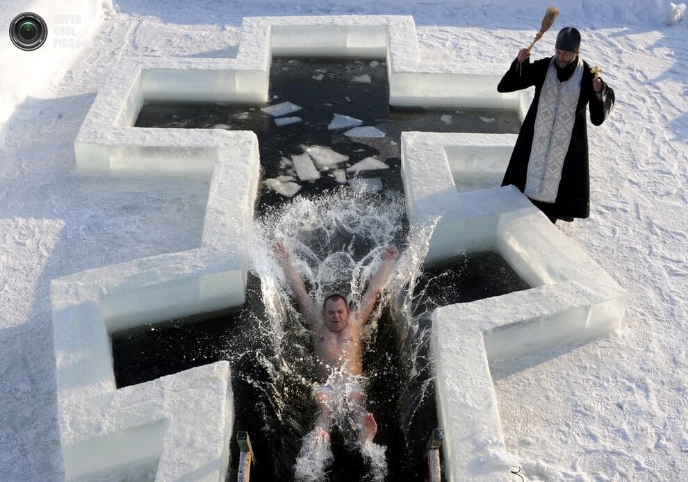 Официальные места купания на Крещение в Москве в 2019 году, проруби, адреса мест для купания 18-19 января 2019, во сколько и до скольки можно окунаться