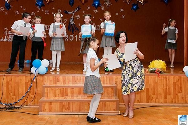 Поздравления в стихах на выпускной в 4 классе от родителей, детей, первому учителю. Лучшие поздравления и пожелания от детей и родителей